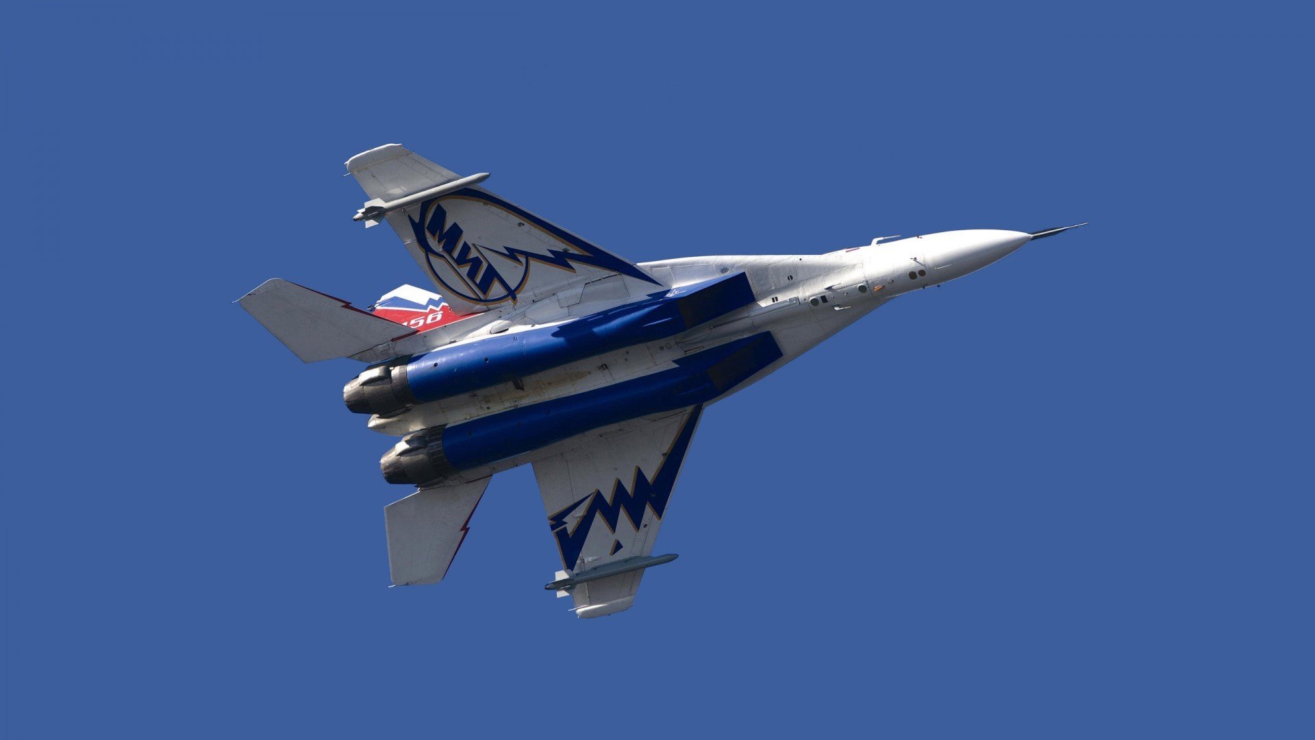 乐鱼电竞在线平台登录入口-退役球星分享生涯故事成为青少年励志榜样引发广泛讨论，球星退役感人视频背景音乐