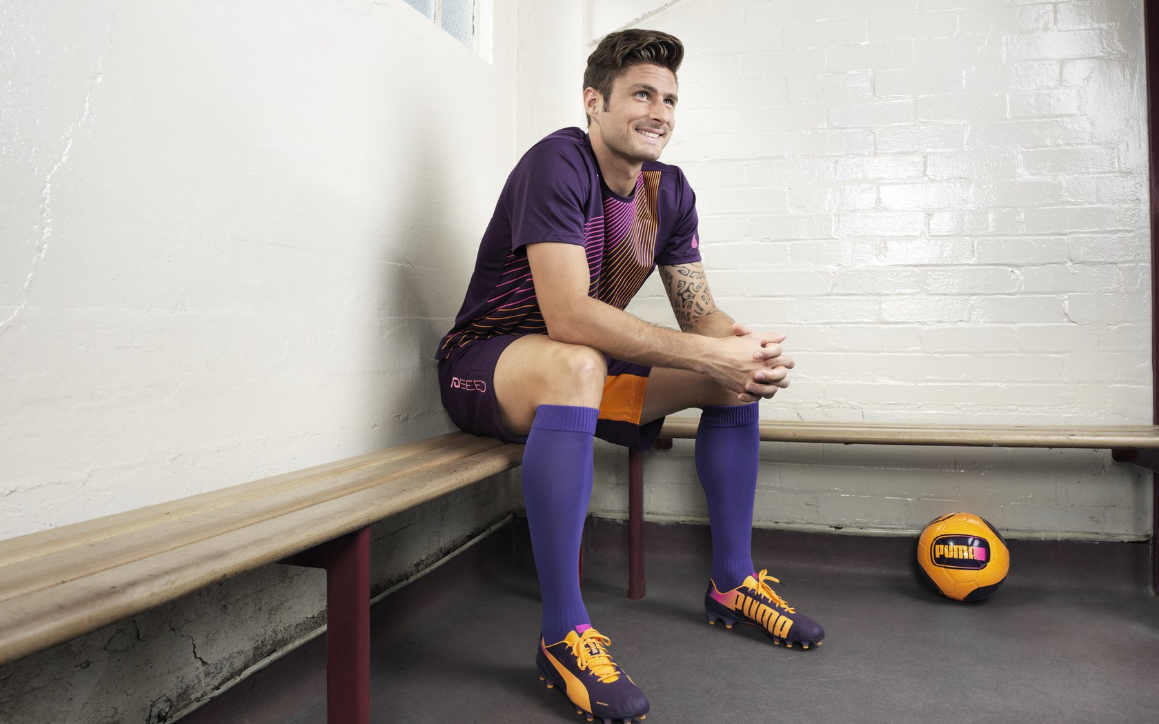 国家滑雪协会发布雪季运动员装备建议参考，滑雪运动员的服装是什么样的